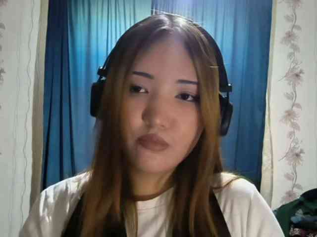 DevonaVanvolkenburg bongacams live cam model