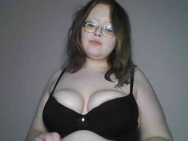 sweettycake bongacams live cam model