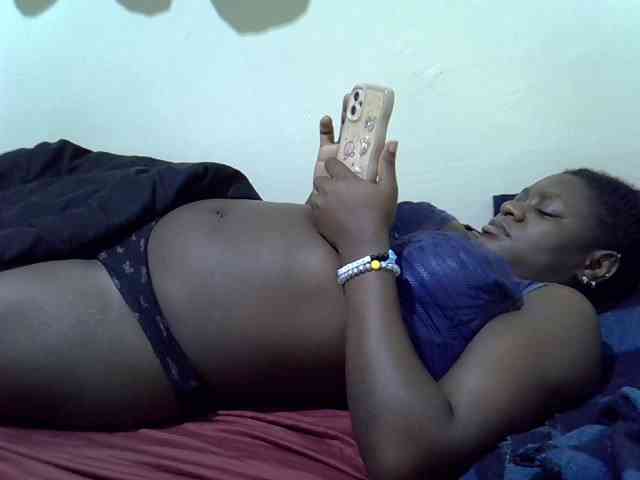 Ebony-Quinter bongacams live cam model