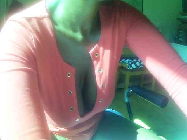 Sonia001 bongacams live cam model