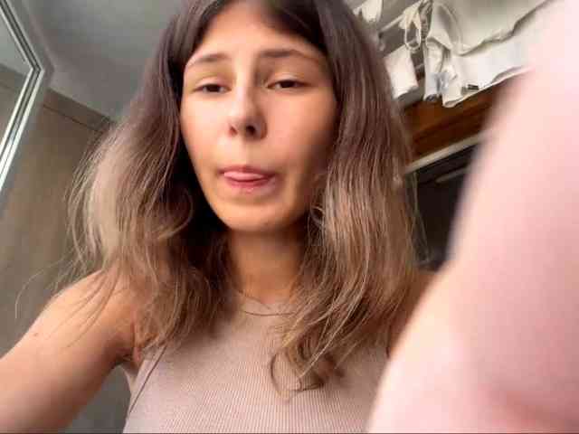 ShellaGoldthorpe bongacams live cam model