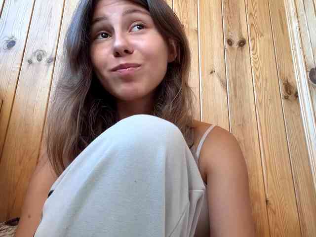 ShellaGoldthorpe bongacams live cam model