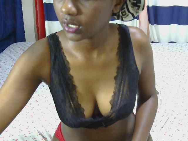 Sexycleymmie bongacams live cam model