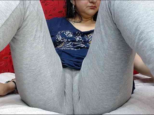 Nicolle-Owens bongacams live cam model