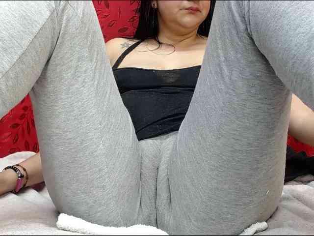 Nicolle-Owens bongacams live cam model