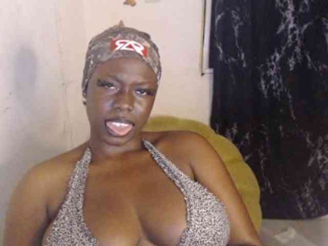 Eboni-hotboobs bongacams live cam model