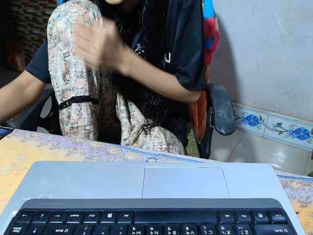 Yeasty1men bongacams live cam model