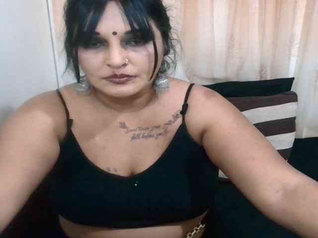 SassyIndian bongacams live cam model
