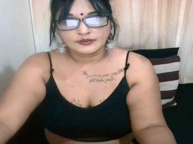 SassyIndian bongacams live cam model
