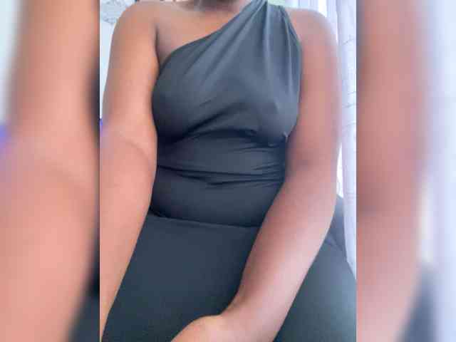 junellaa bongacams live cam model