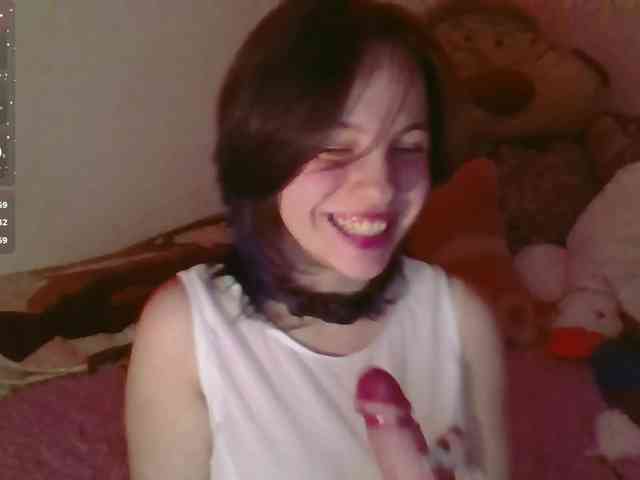 LillyShy bongacams live cam model