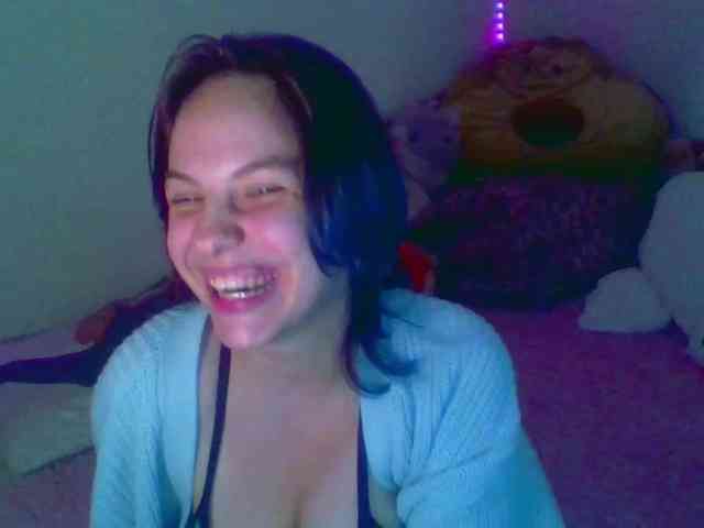 LillyShy bongacams live cam model