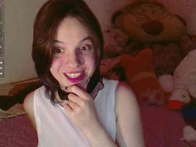 LillyShy bongacams live cam model