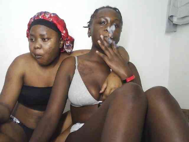 Kissie2 bongacams live cam model