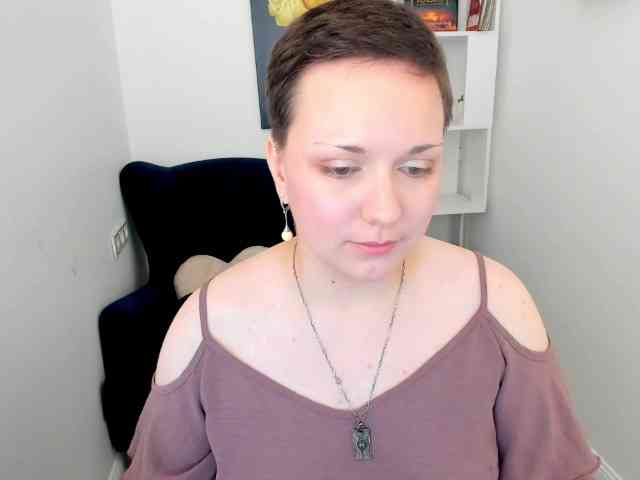 GoldenHazea bongacams live cam model