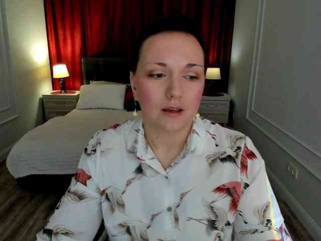 GoldenHazea bongacams live cam model