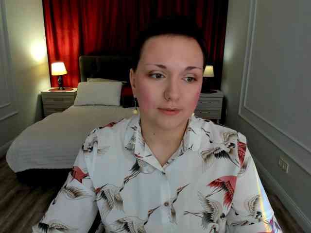 GoldenHazea bongacams live cam model