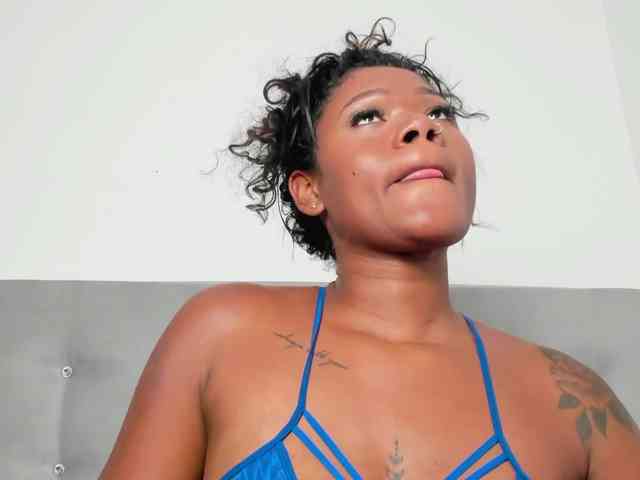 natalia-squirt bongacams live cam model