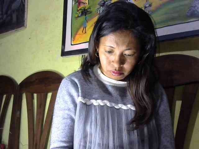 Mayorah-kiss bongacams live cam model