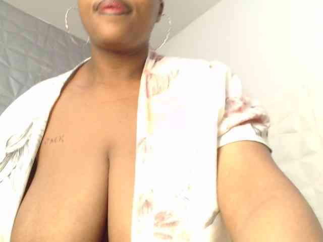 Teyanna-Sweet bongacams live cam model