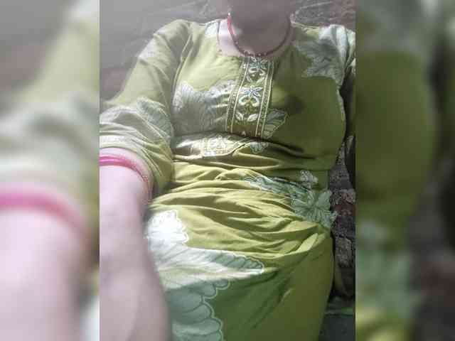 Soniya143 bongacams live cam model