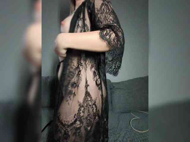 Sweetpies bongacams live cam model