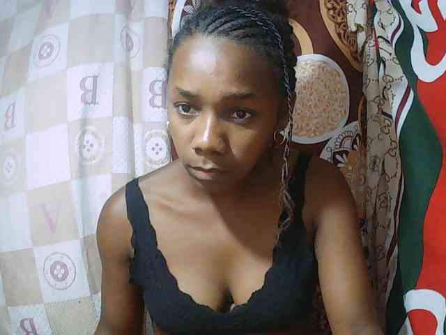 Little-sexy bongacams live cam model