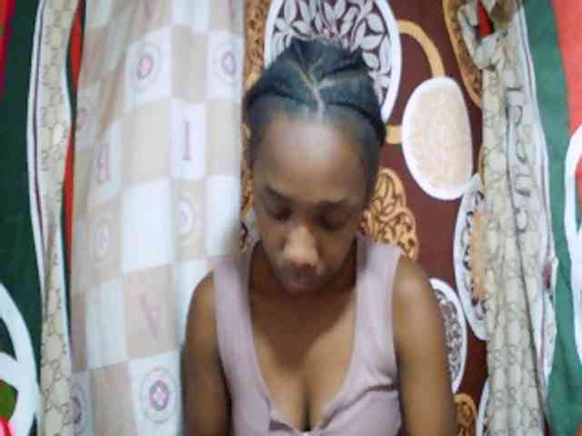 Little-sexy bongacams live cam model