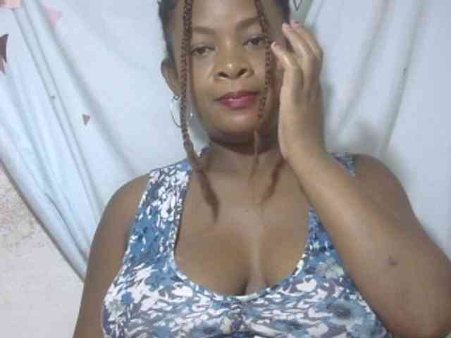 Love-Sexya bongacams live cam model