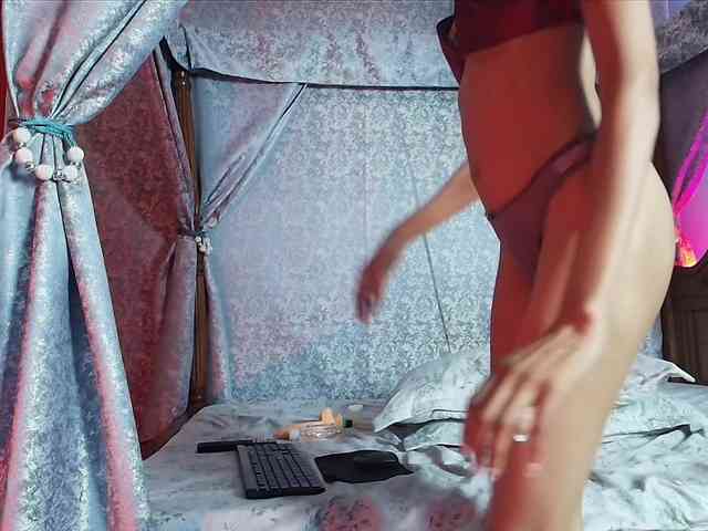 Entine bongacams live cam model