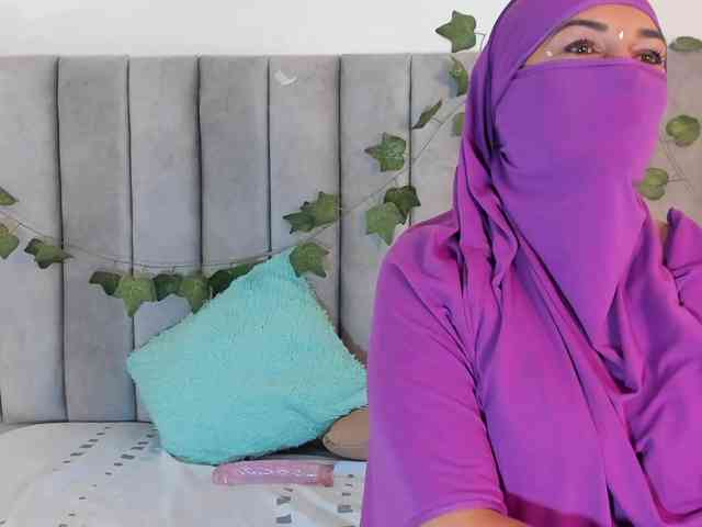 alyshhaa bongacams live cam model