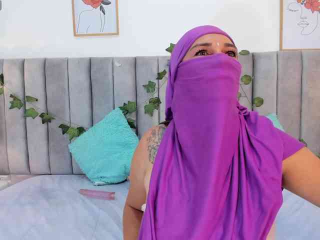 alyshhaa bongacams live cam model