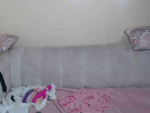 BadLilDoll bongacams live cam model