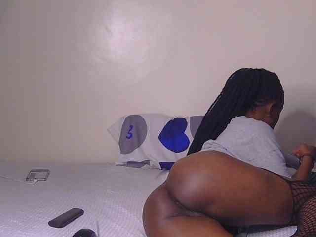 CocoTease33 bongacams live cam model