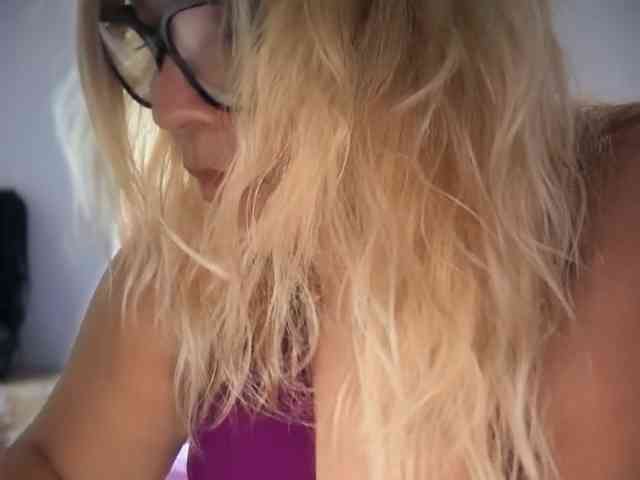 ChloeFox bongacams live cam model