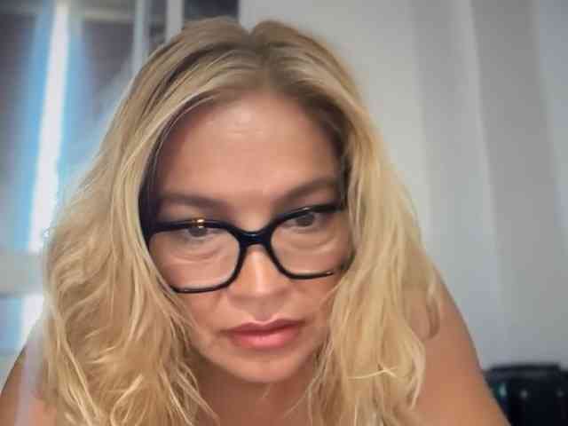 ChloeFox bongacams live cam model