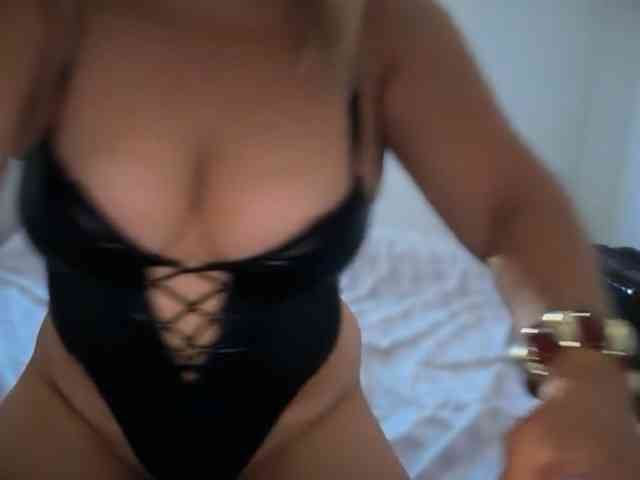 ChloeFox bongacams live cam model
