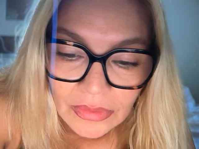 ChloeFox bongacams live cam model