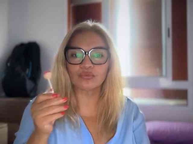 ChloeFox bongacams live cam model