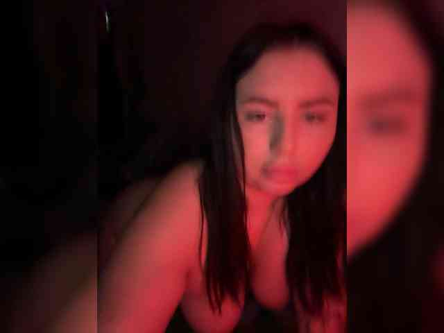 bigASSmodel bongacams live cam model
