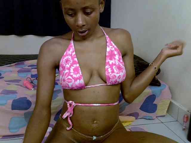 Babydvia bongacams live cam model