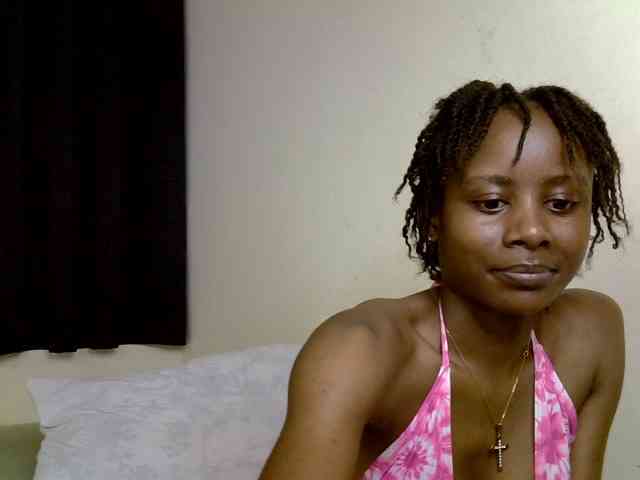 Babydvia bongacams live cam model
