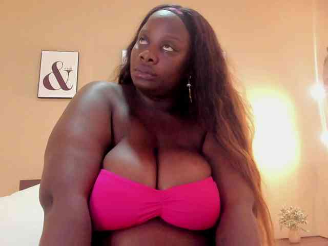 MilaBreast bongacams live cam model