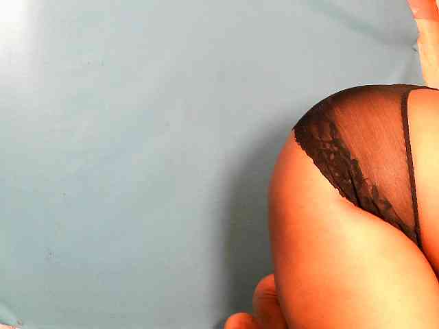 Tania6668 bongacams live cam model