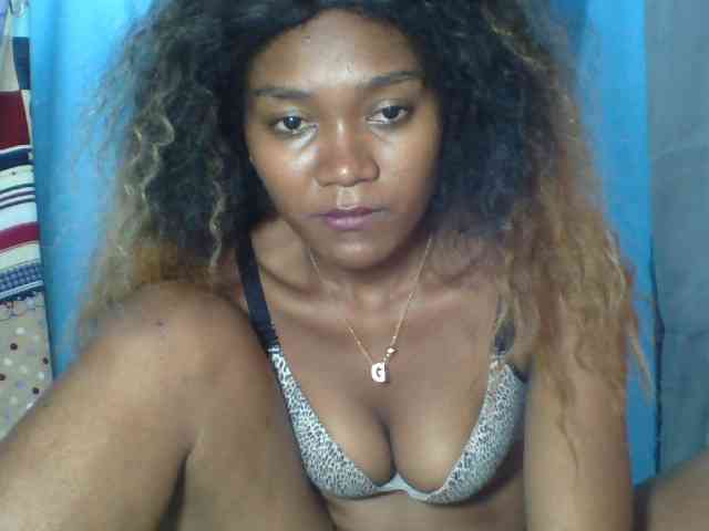 Tania6668 bongacams live cam model