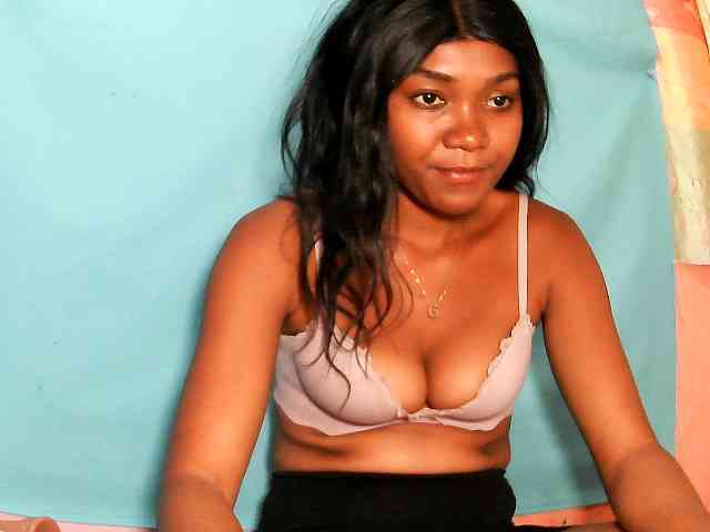 Tania6668 bongacams live cam model