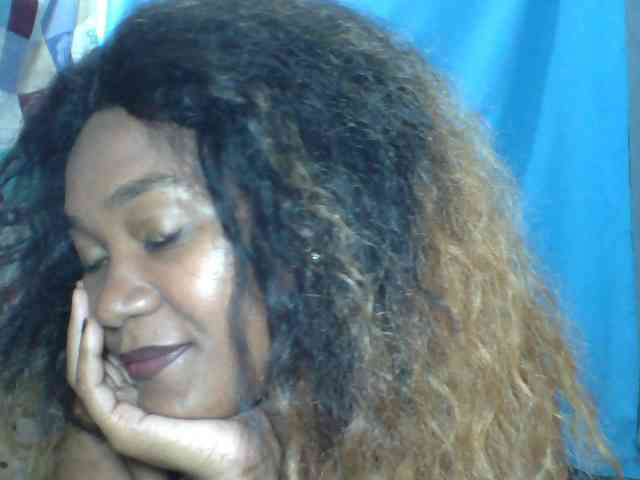 Tania6668 bongacams live cam model