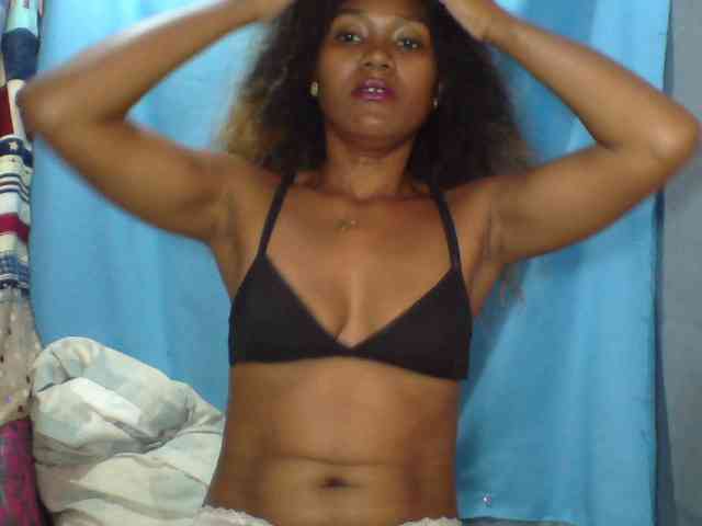 Tania6668 bongacams live cam model