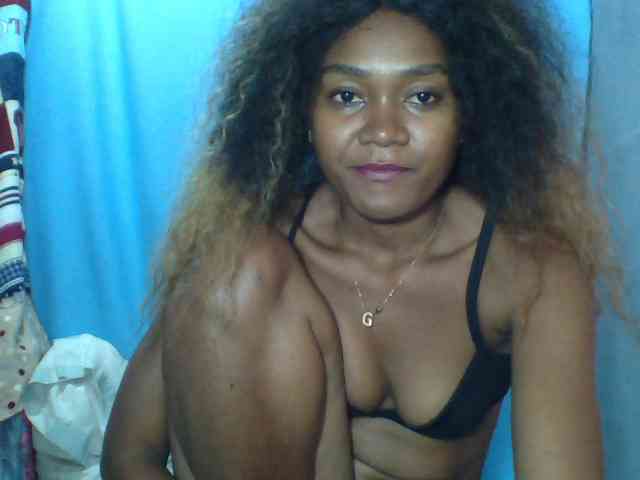 Tania6668 bongacams live cam model