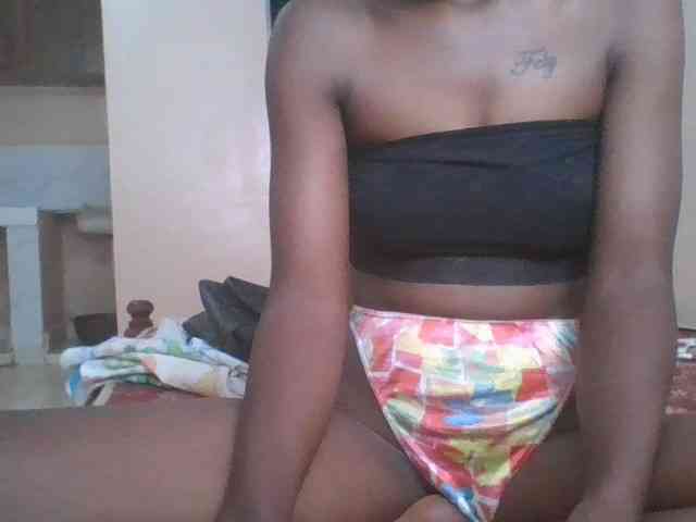 Petitecutie bongacams live cam model